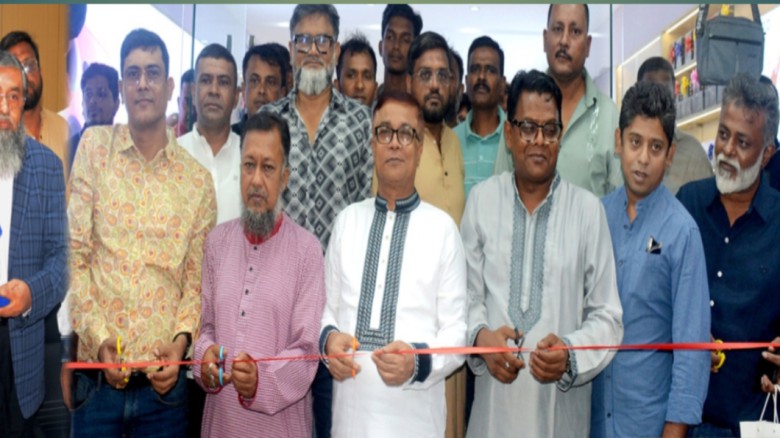 ভিভো শোরুম উদ্বোধনে রাজনীতির মহাগুরুরা এক মঞ্চে