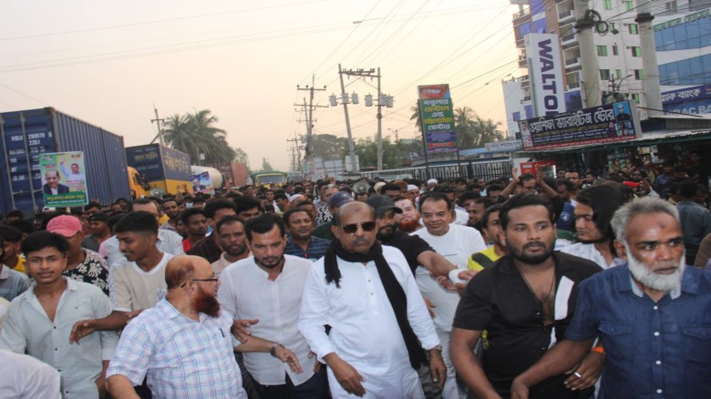 সোহেলের লিফলেট বিতরণ