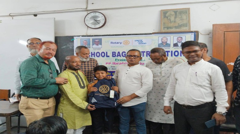 শেরে বাংলা স্কুলের মেধাবী শিক্ষার্থীদরে খরচের দায়িত্ব নিলেন দিদার খন্দকার