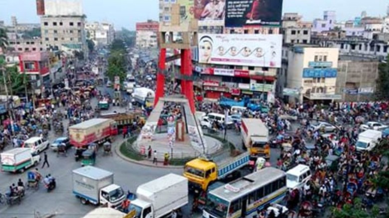 বাড়াচ্ছে যানজট