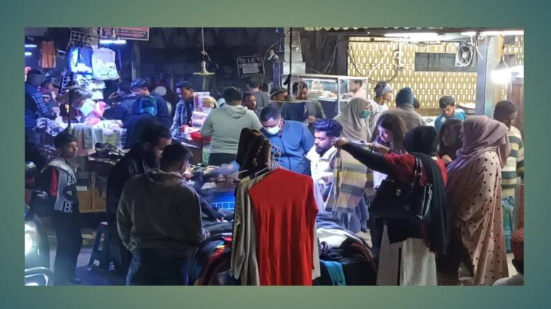 না.গঞ্জে হঠাৎ জেঁকে বসে শীত, জমজমাট বেচাকেনা...