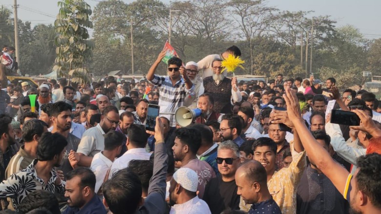 আমরা প্রতিশ্রুতিতে নয় কাজে বিশ্বাস করি :