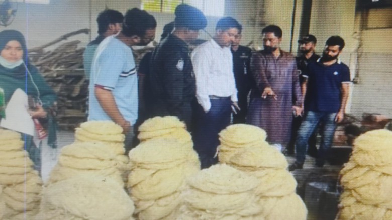 নারায়ণগঞ্জে অস্বাস্থ্যকর পরিবেশে সেমাই ত