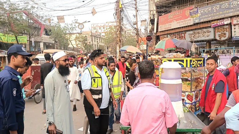 চাষাঢ়ায় অবৈধ হকার উচ্ছেদে মোবাইল কোর্ট র