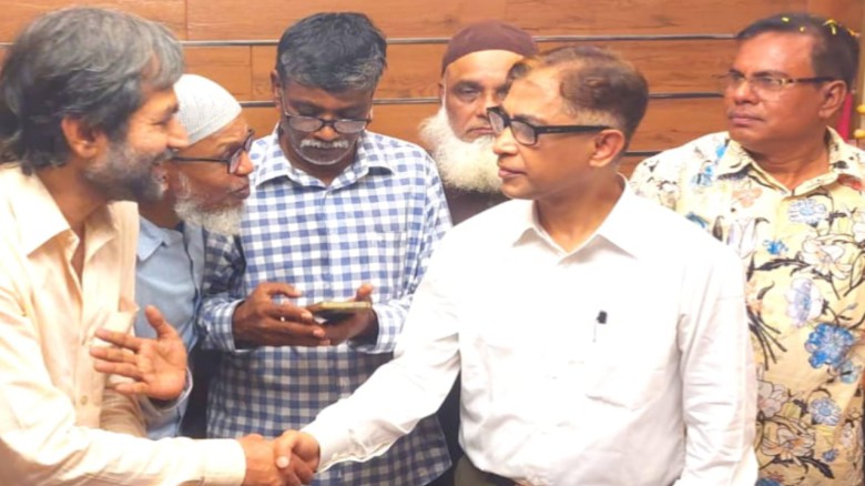 জেলা পরিষদের প্রশাসক মামুন মাহমুদকে আরিফ