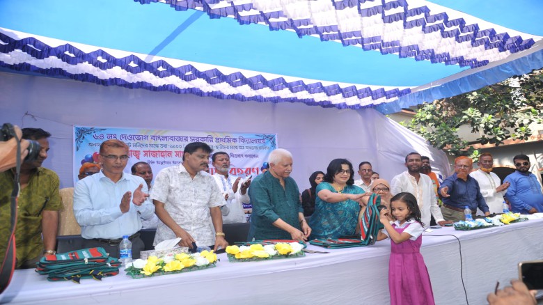 বাংলাবাজারে সহস্রাধীক শিক্ষার্থীদের মাঝে