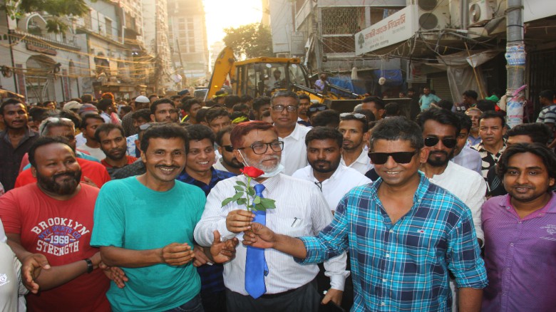 নাসিকের হকার উচ্ছেদ কর্মসূচিতে এমপিসহ নগ