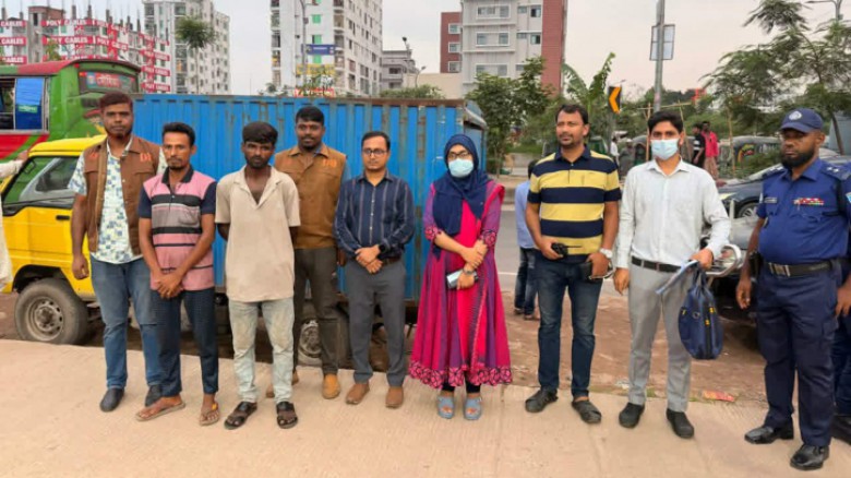 নারায়ণগঞ্জে অভিযানে ৫শ কেজি পলিথিন জব্দ,
