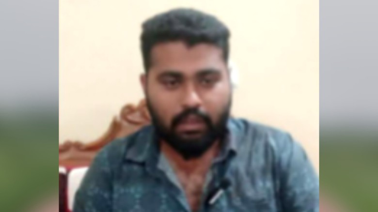 বন্দরে চলন্ত মোটরসাইকেল থামিয়ে সাবেক কাউ