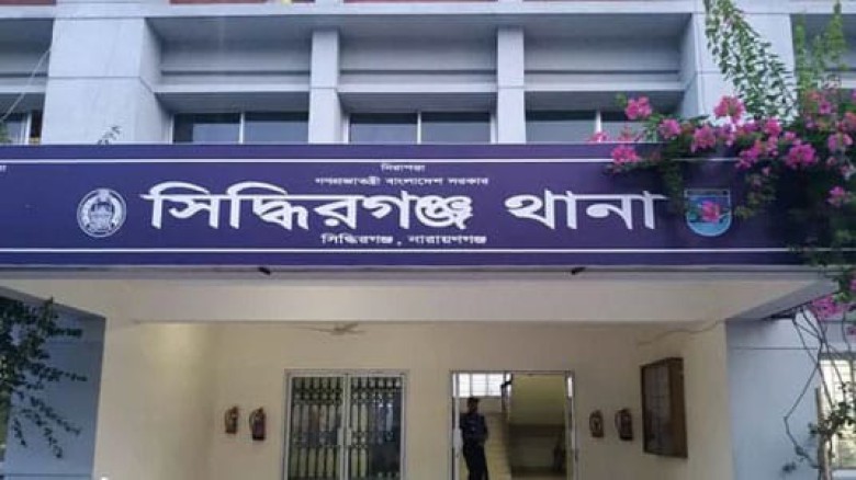 সিদ্ধিরগঞ্জে পশুর হাটের বাঁশের খুঁটিতে য