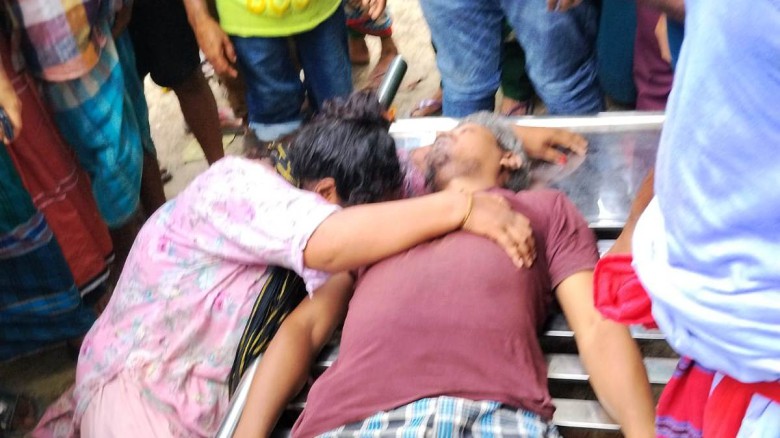 বন্দরে টিউবওয়েল বসাতে গিয়ে বিদ্যুৎস্পৃষ্