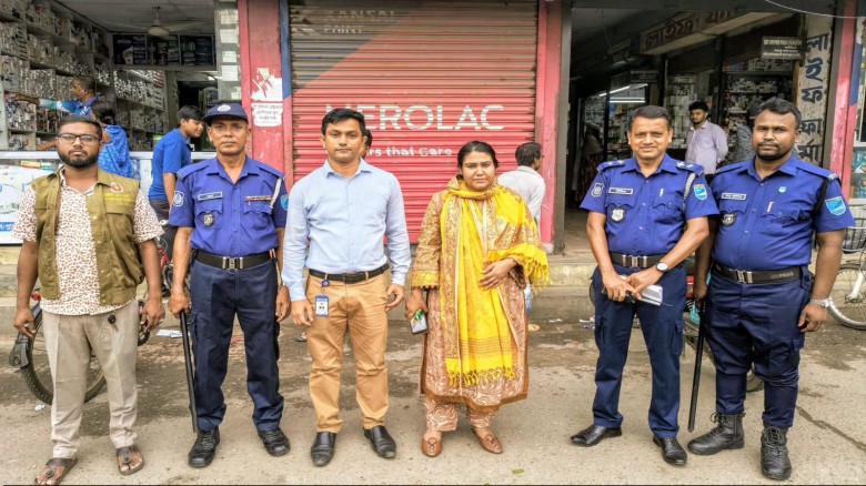 বন্দরে আইন অমান্য করায় ৬ ফার্মেসিকে জরিম
