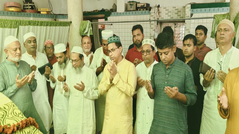৫০০ বছরের ঐতিহ্যবাহী কদম রসূল দরগাহ  পরি