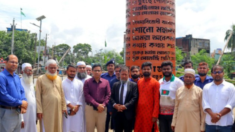 জুলাই স্মৃতিস্তম্ভে’ আগুন: জেলা প্রশাসকে