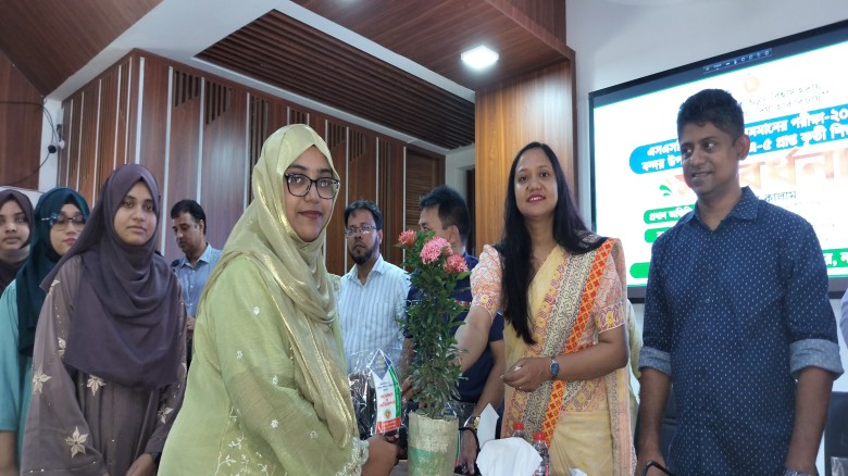 লক্ষ্য অটুট রেখে শিক্ষার্থীদের এগিয়ে যাও