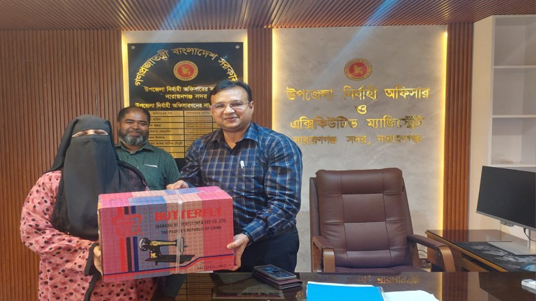অসহায় বিলকিছ বেগমের  পাশে দাড়ালেন নারায়ণ